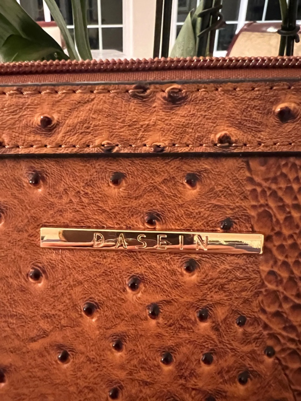 Dasein Vegan Boutique Luxe Brown Embossed Wristlet Crossbody ~ NWOT - Picture 3 of 4